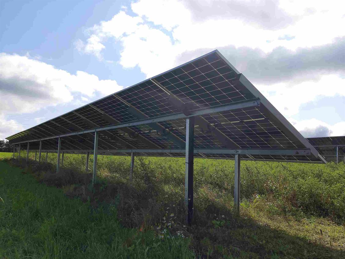 Estructura de montaje y fijación en techo para sistema solar